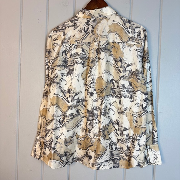 Lafayette 148 New York clementine silk blouse Abstract Print Hidden Buttons Sz M - Picture 5 of 14